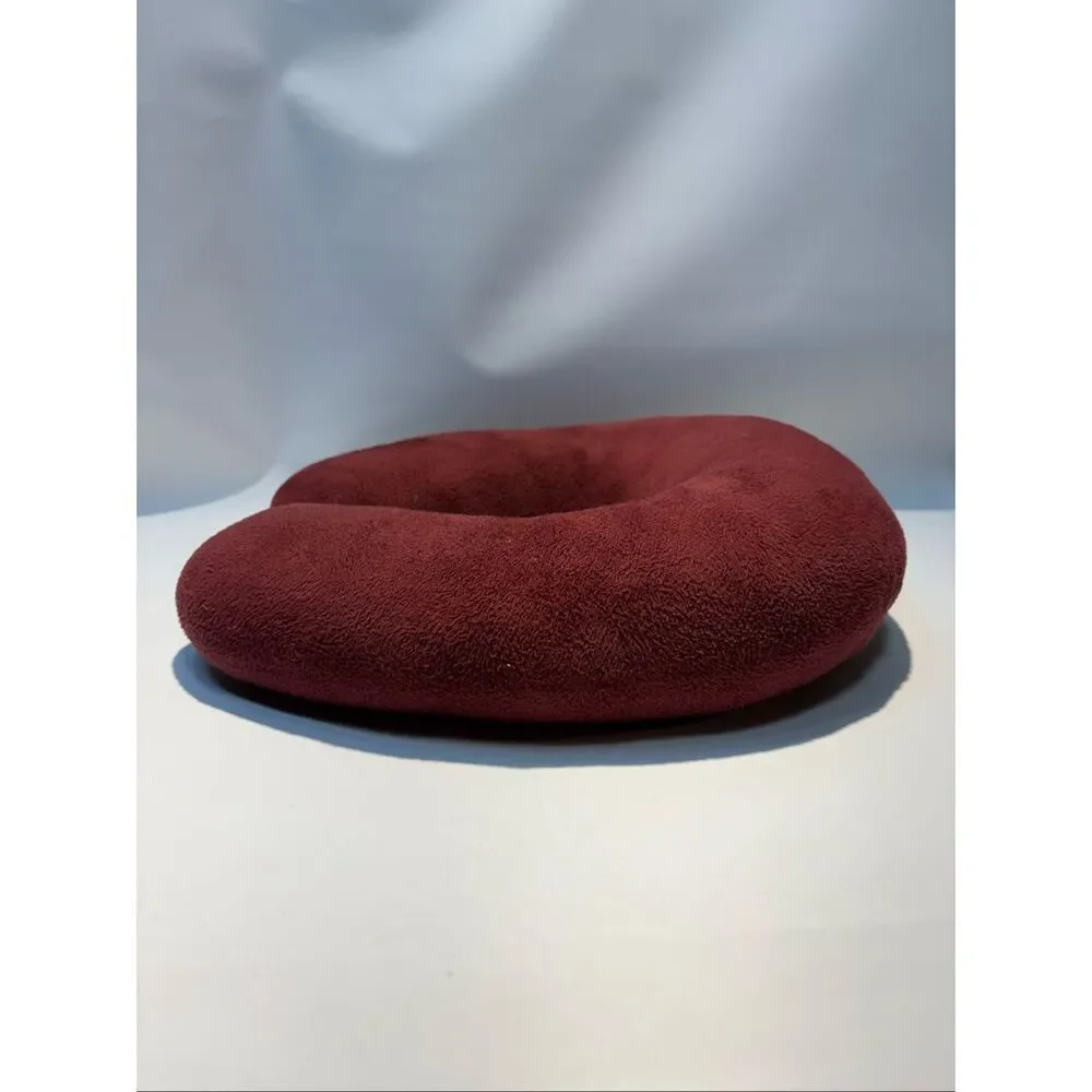 Travel neck pillow